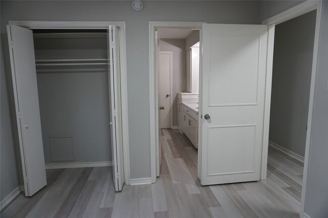 Building Photo - 1915 Normal Park Dr