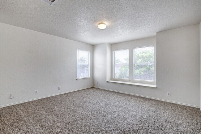 Building Photo - Renovated Two-Story in Bridgewood with Com...