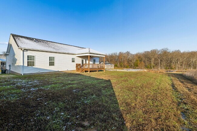 Building Photo - Quiet cut-de-sac living with country views!