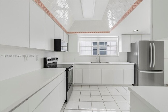 Building Photo - 2360 SW 11th Terrace