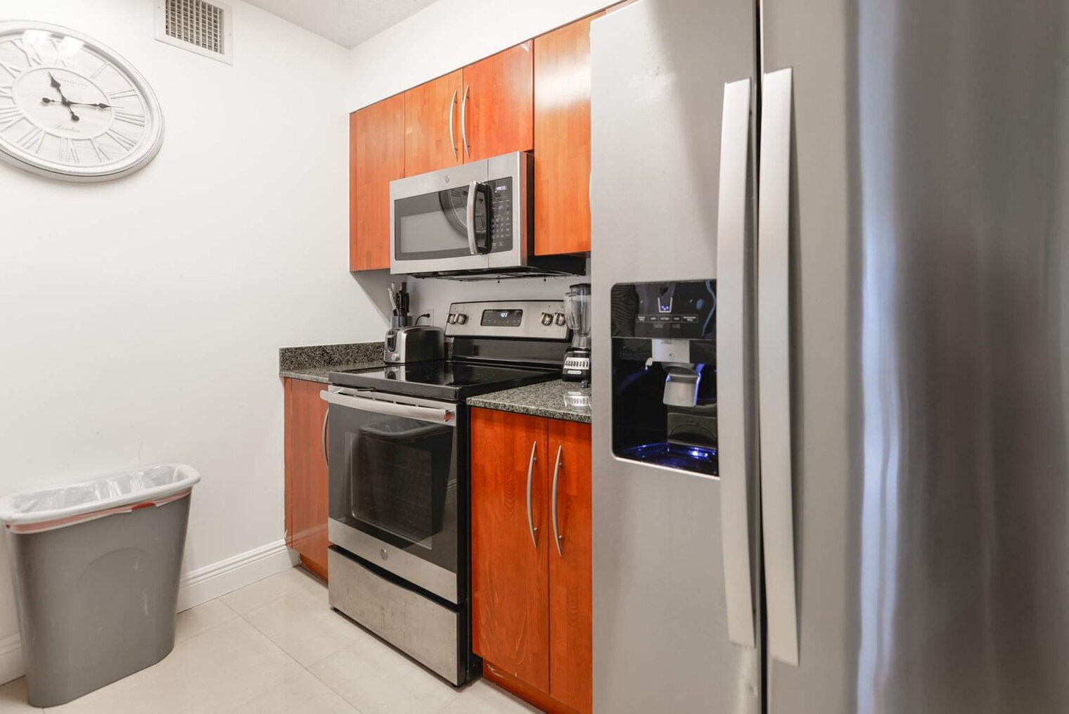 Building Photo - 1200 Brickell Bay Dr