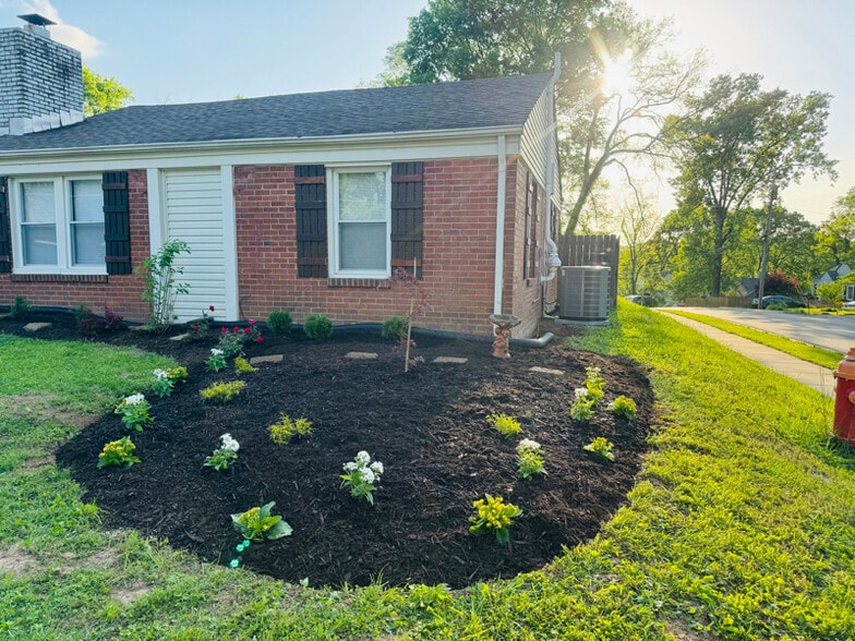 Building Photo - 2701 Hartford Dr