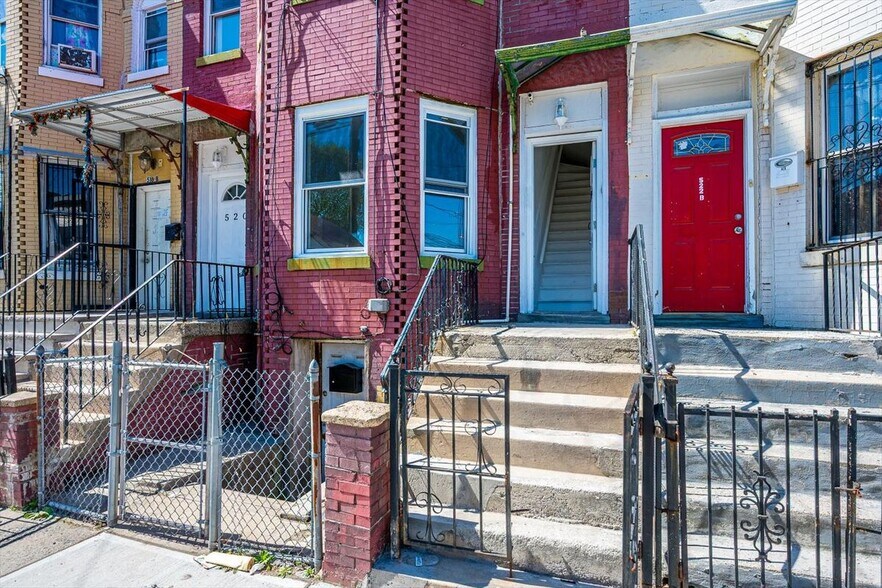 Building Photo - 520 E Jersey St