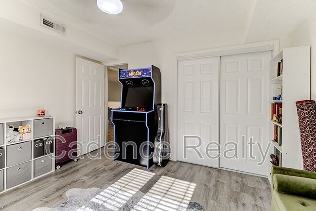 Building Photo - 4609 McClelland Dr