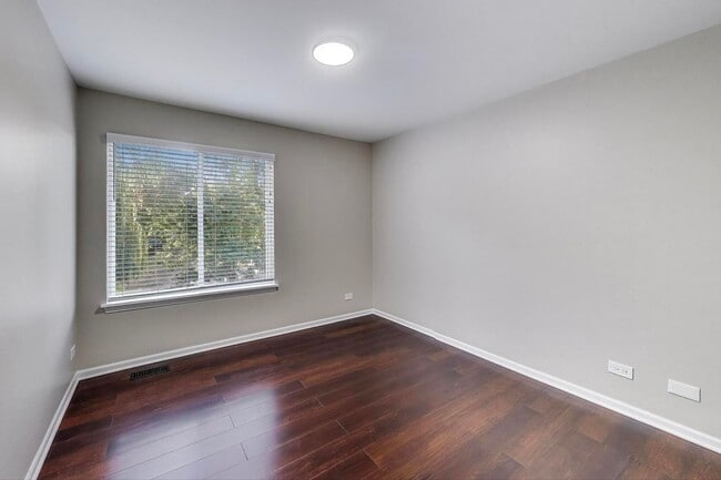 Building Photo - 926 S W Ave