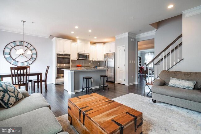 Building Photo - 22567 Naugatuck Square