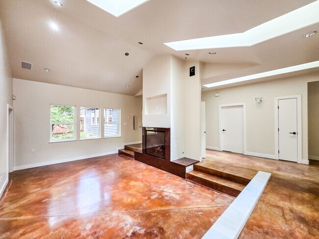Building Photo - Spacious 3BD Rambler