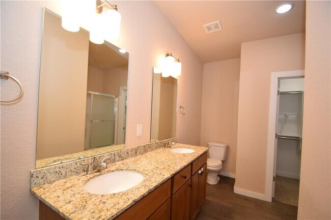 Building Photo - 463 Red Robin St