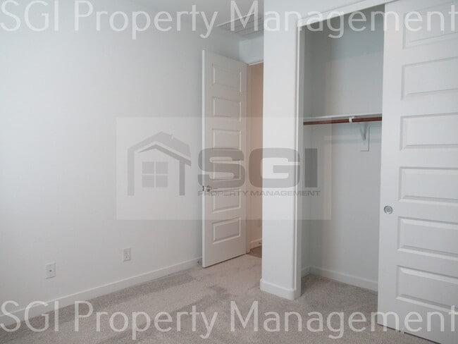 Building Photo - 1622 W la Mirada Dr