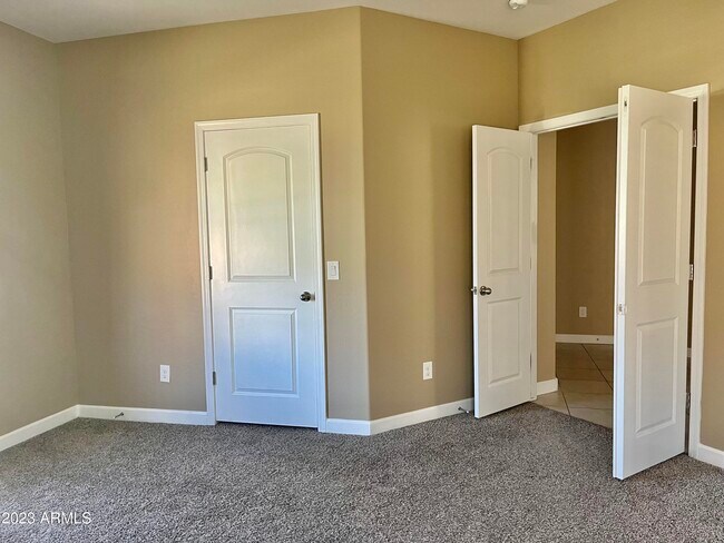 Building Photo - 4117 W South Butte Rd