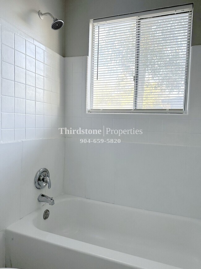 Building Photo - 2428 Miss Muffet Ln W