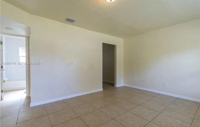 Building Photo - 708 N 14th St