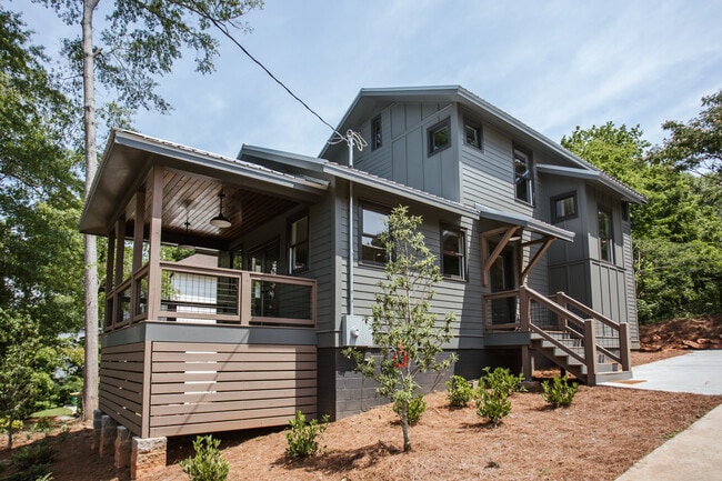 Building Photo - 132 Flint St