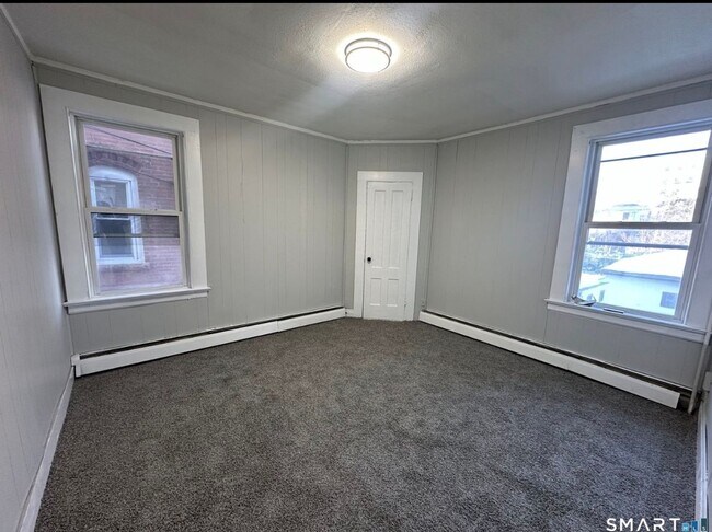 Building Photo - 512 Broad St
