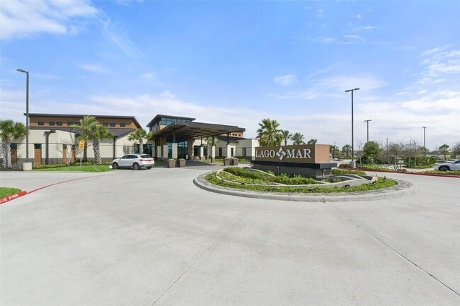 Building Photo - 3017 Broadhaven Dr