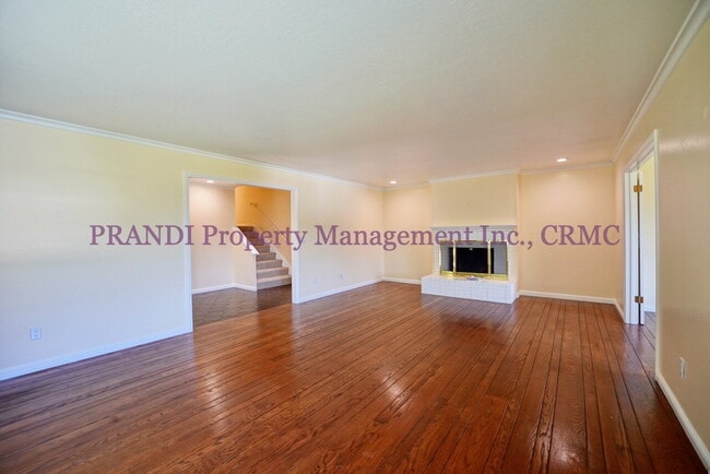 Building Photo - Greenbrae Home with Spacious Yard and Sola...