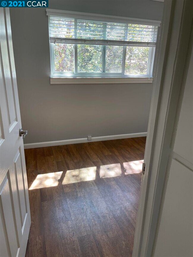 Building Photo - 1150 Lincoln Ave