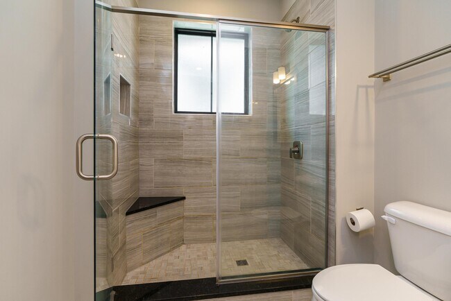Building Photo - 1308 Forsythe Ave