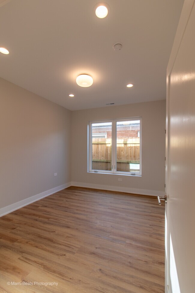 Building Photo - 6749 S Langley Ave