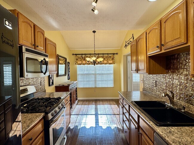 Building Photo - 174 Depew Dr