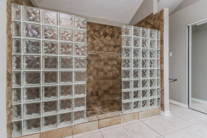 Building Photo - 5414 Garden Village Dr
