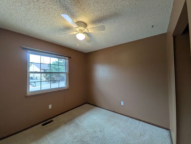 Building Photo - 2128 Beacham Dr