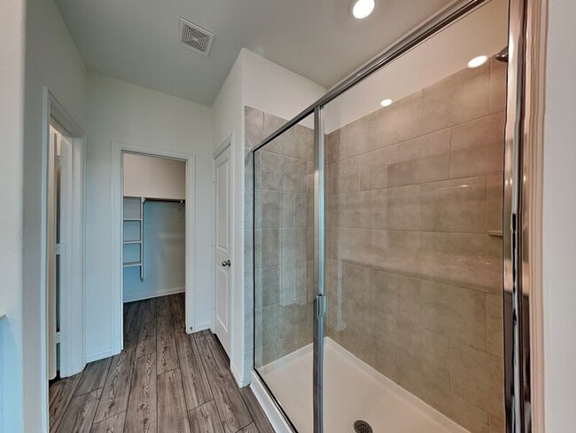 Building Photo - 5604 Elwood Dr