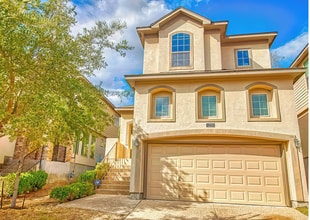 Building Photo - modern elegance and comfort