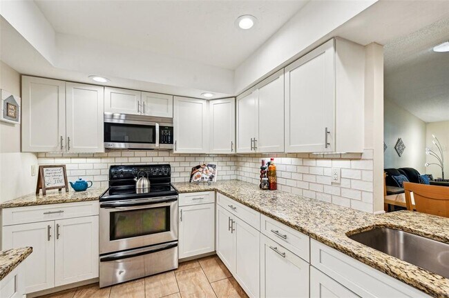 Building Photo - 7245 Wood Creek Dr
