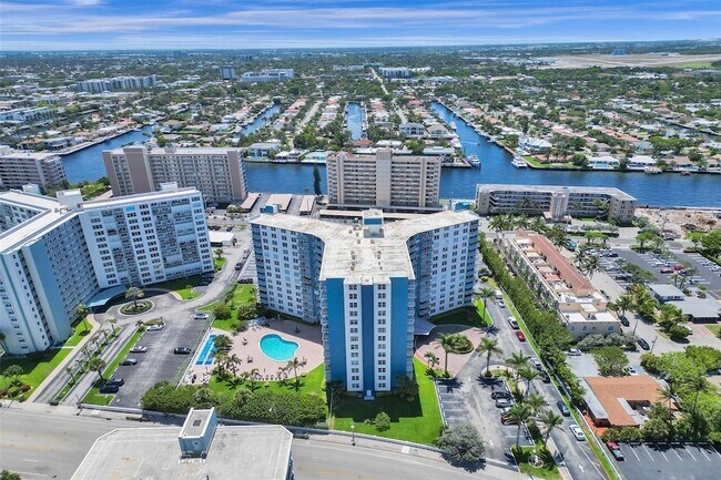 Building Photo - 301 N Ocean Blvd