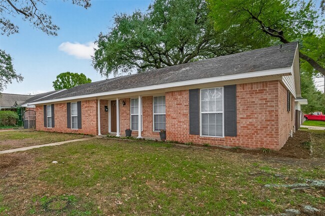 Building Photo - 5615 Beechnut St