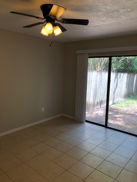 Building Photo - Remodel in Green Leaf with small fenced ba...