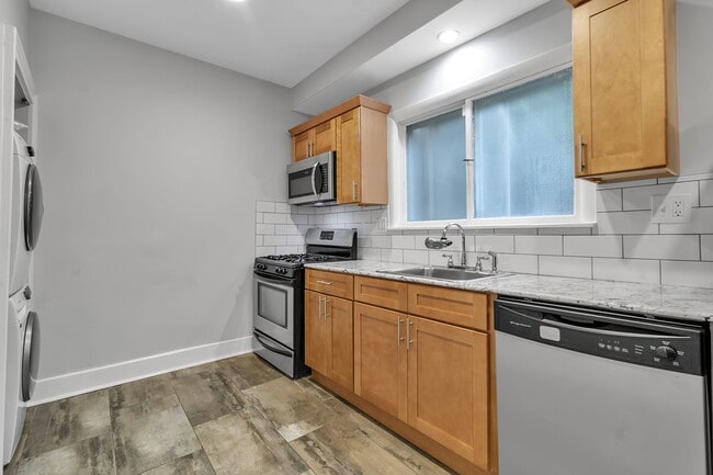 Building Photo - 105 Mariner St