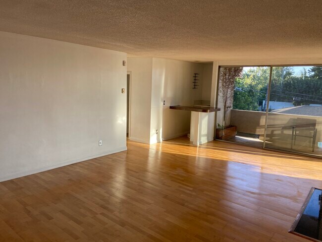 Building Photo - 6601 Springpark Ave