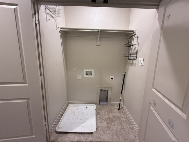 Building Photo - 4510 Meadow Hawk Dr