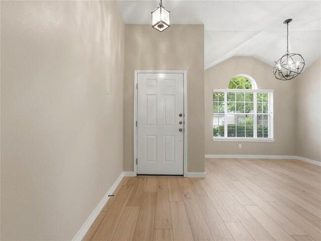 Building Photo - 1004 Downridge Dr