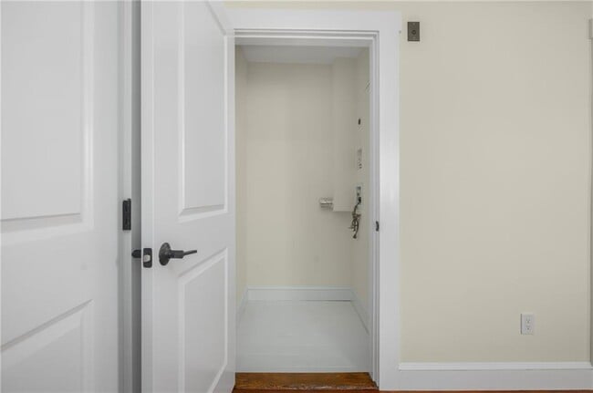 Building Photo - 67 Perry St