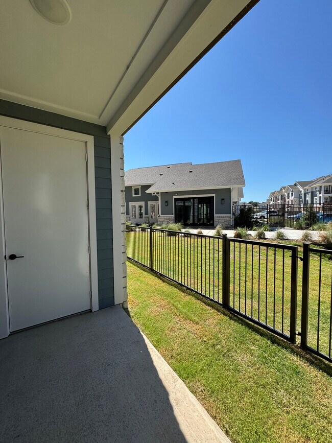 Building Photo - 5400 Haltom Rd