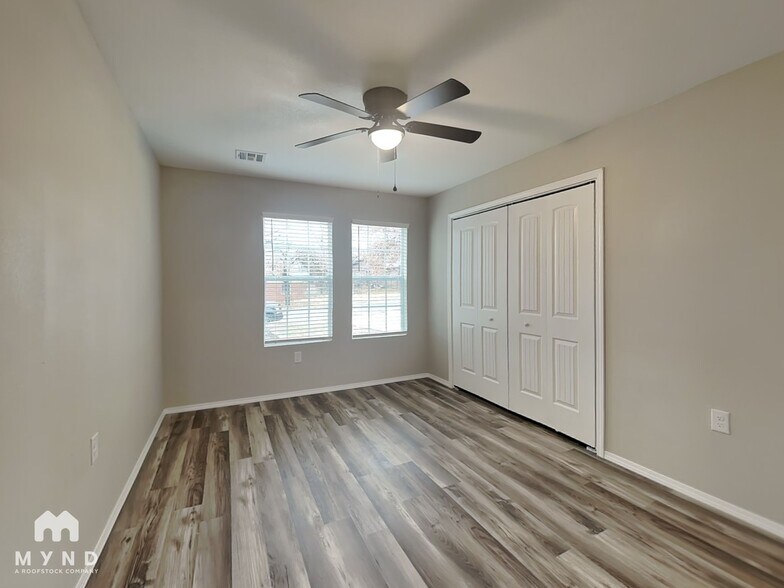 Building Photo - 3212 E Noble Dr