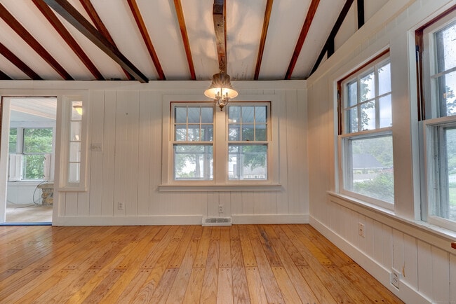 Building Photo - 285 Deepwood Dr