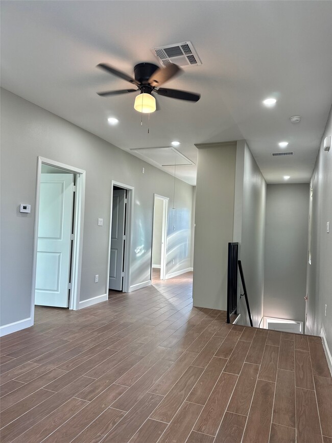 Building Photo - 8321 Coma St