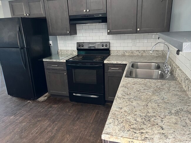 Building Photo - Phillips 711