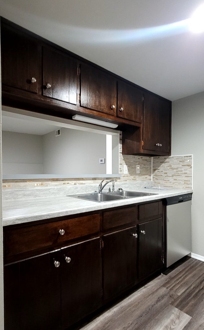 Building Photo - Beutiful 2 bedroom 1 bath apartment