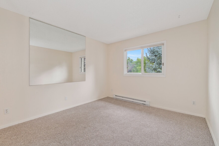Building Photo - 5 Hemlock Ct