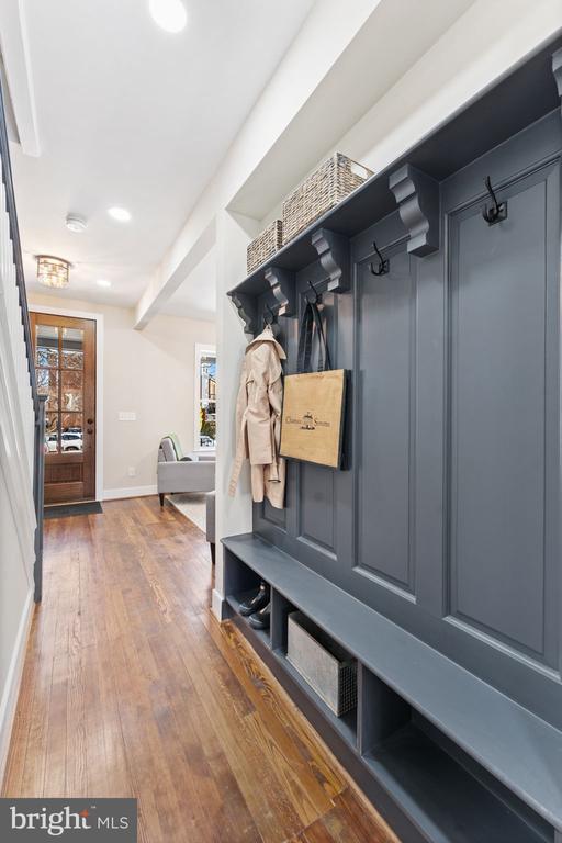 Building Photo - 705 Kentucky Ave SE