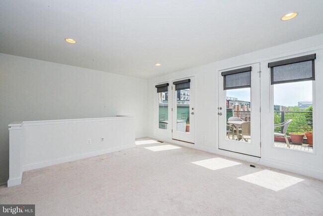 Building Photo - 8337 Looking Glass Way