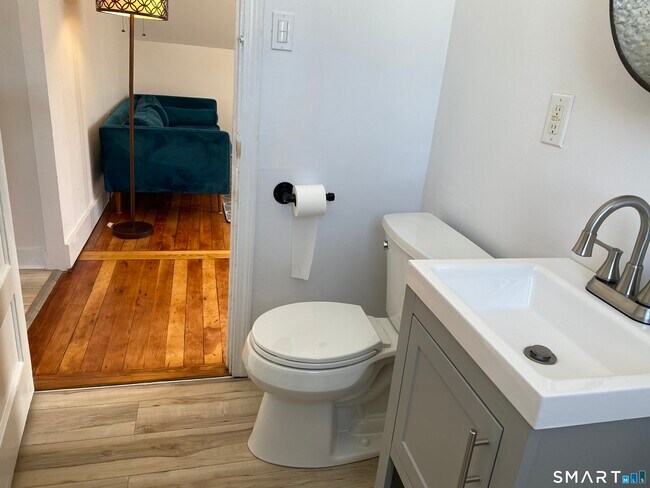 Building Photo - 51 Indian Neck Ave