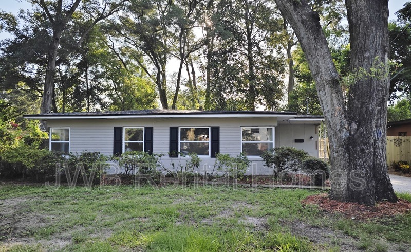 Building Photo - 1931 River Bluff Rd N