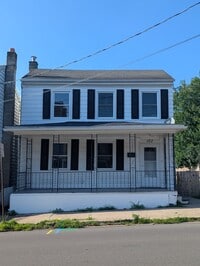 Building Photo - 127 Center St