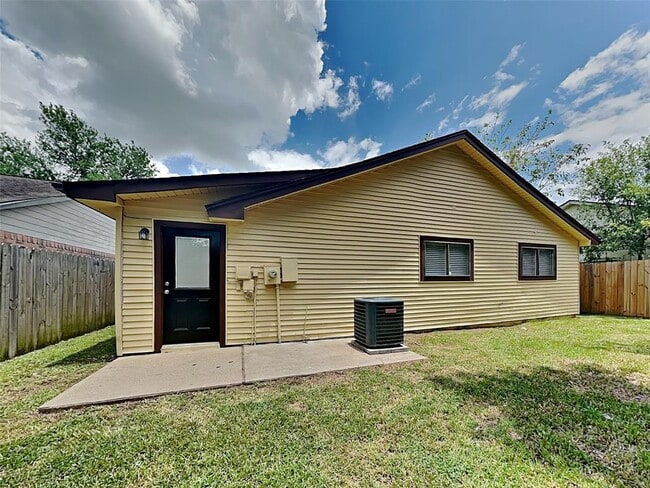 Building Photo - 1419 Dell Dale St